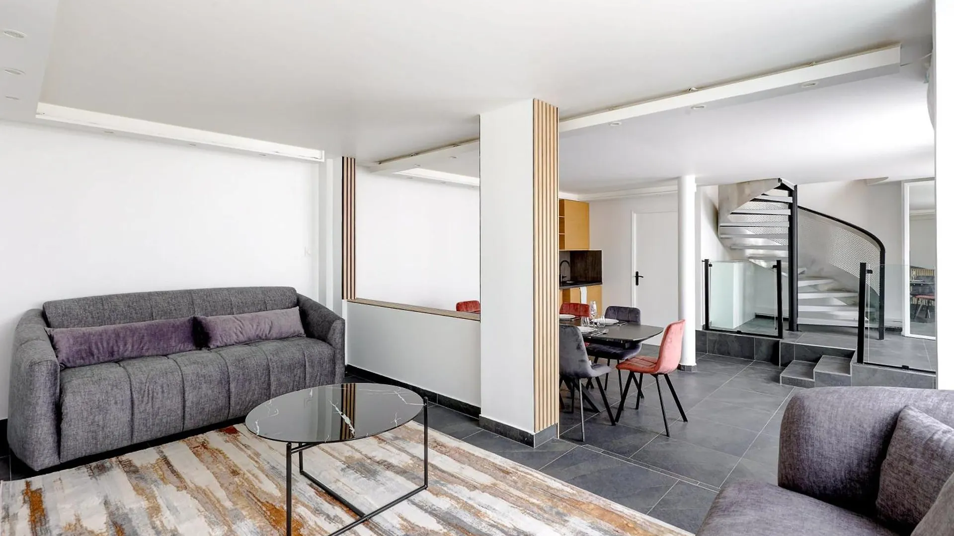 Superb Apartement Duplex With Ac - Picpus Parijs